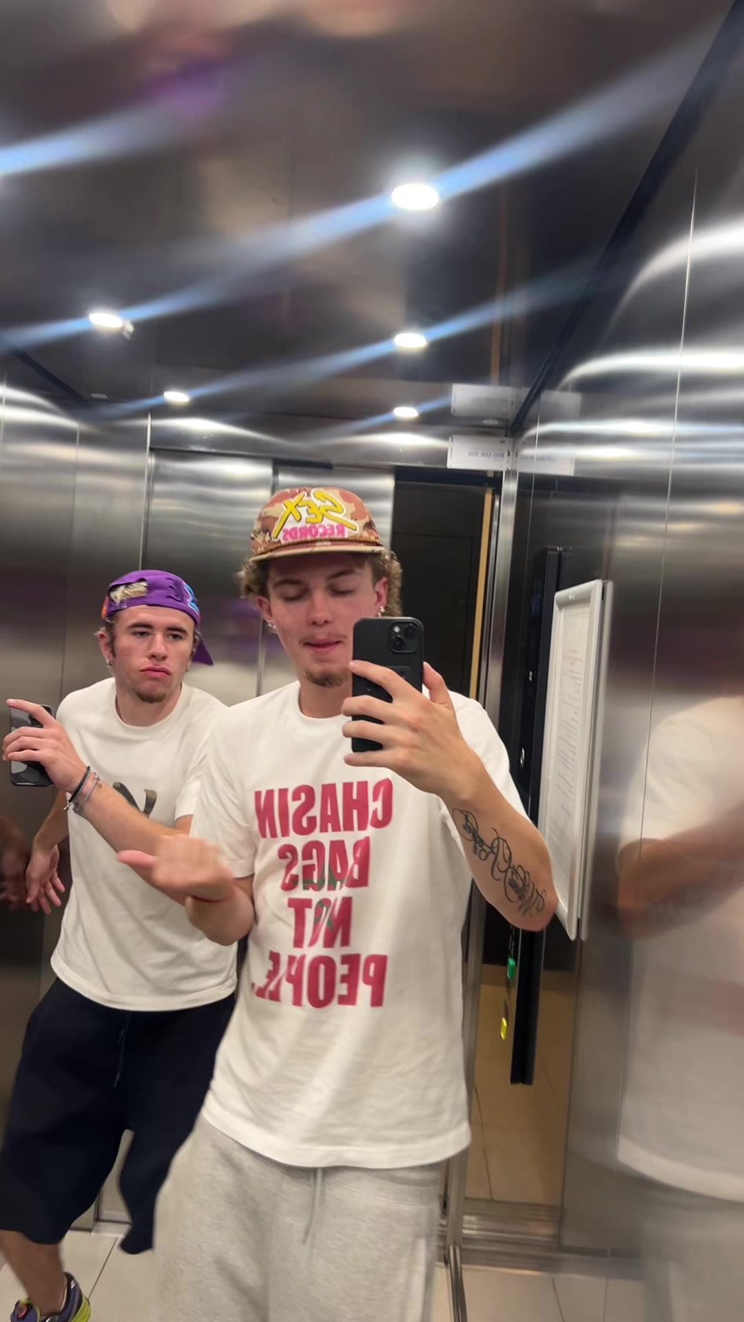 @Sqwimeee