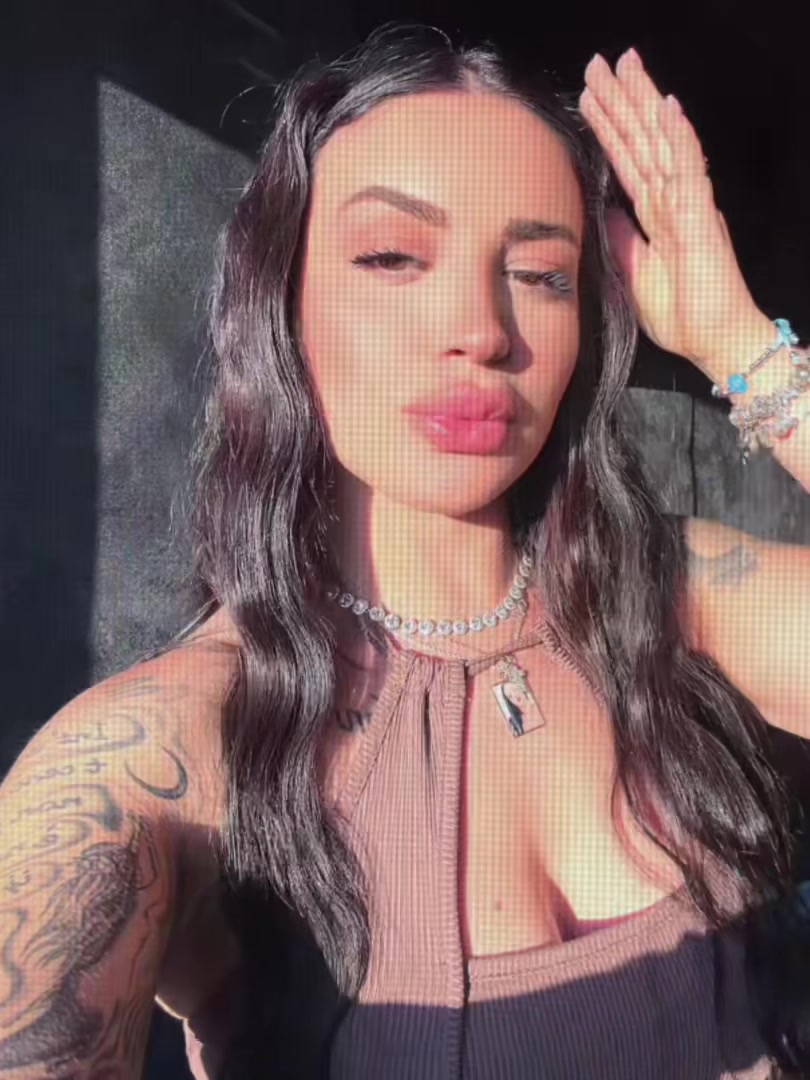 @SnowWhite🖤