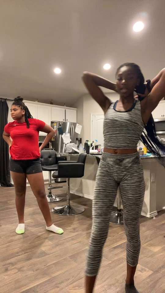@lil_yani_17