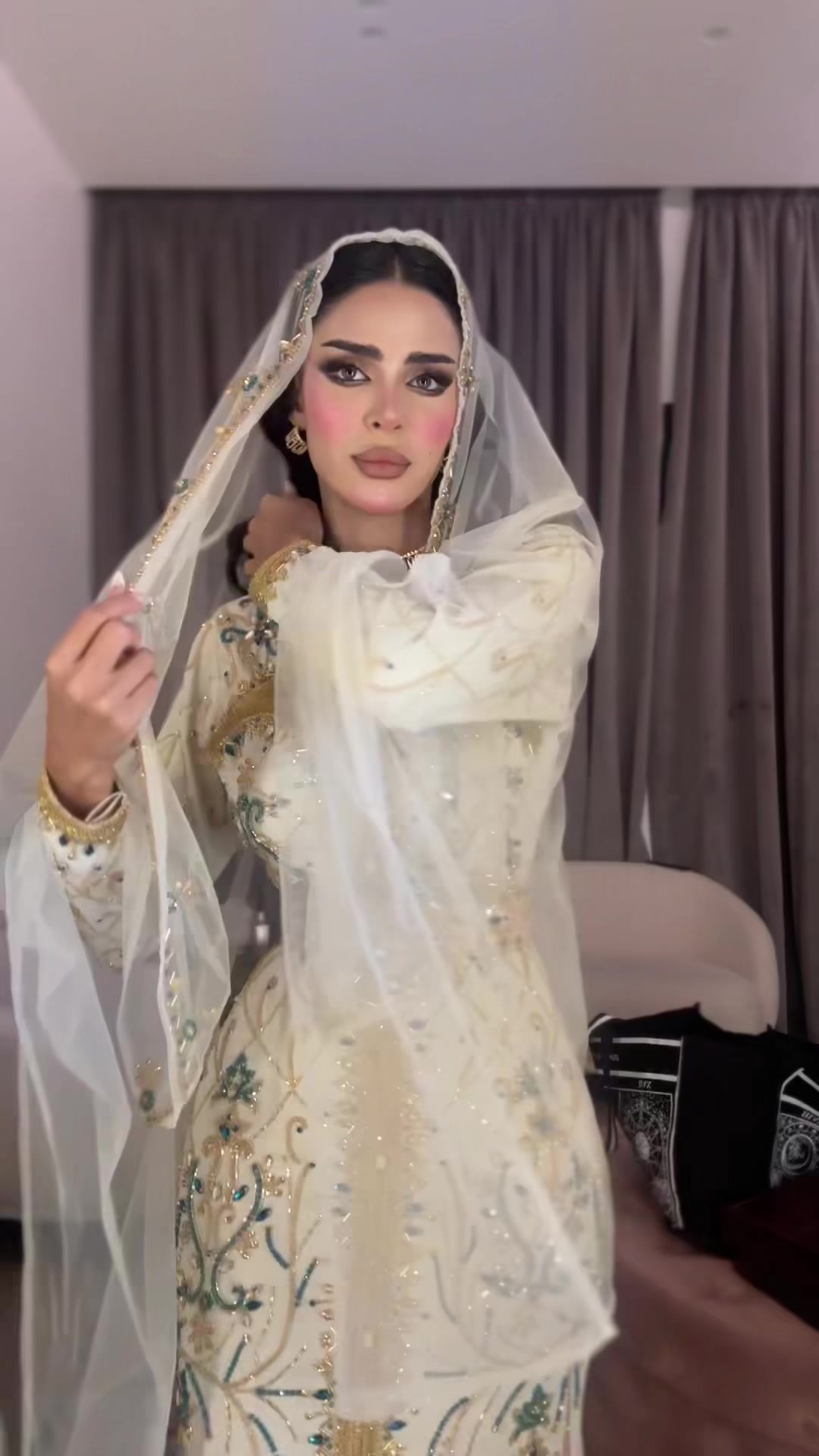 @المصممة حنان الخلف