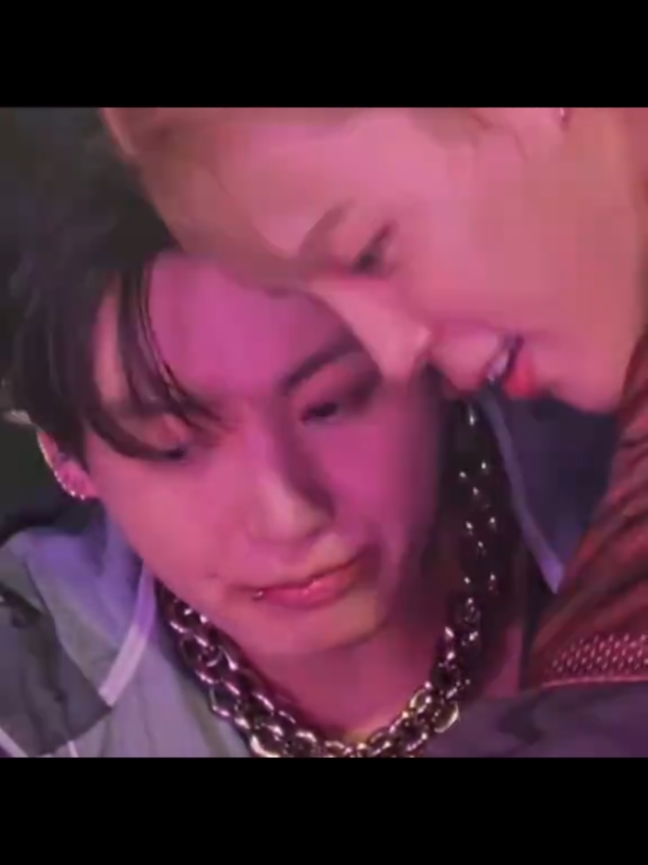 @💜ᗷTS⟭⟬💜 ARMY
