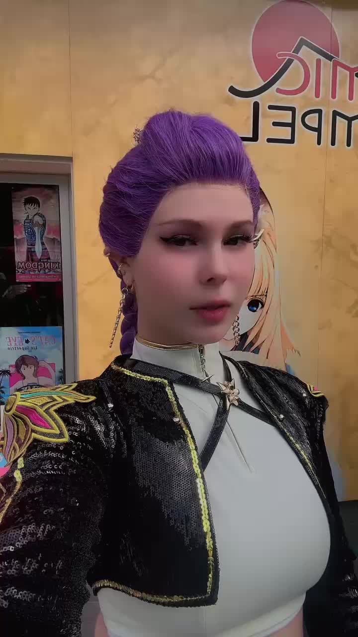 @Cosplayer