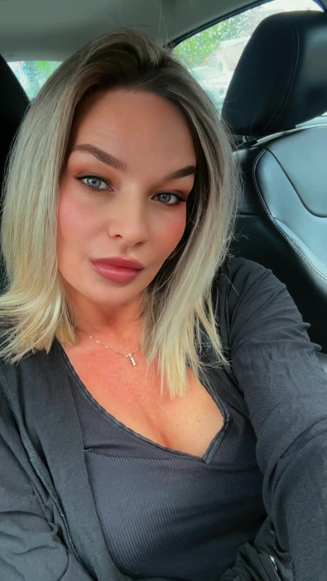 @hollyjj17