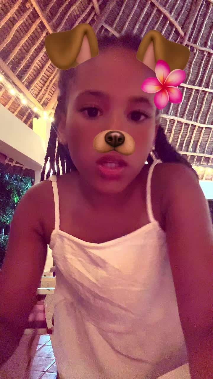 @Naomi 👧🏽 & Becci 👩🦰