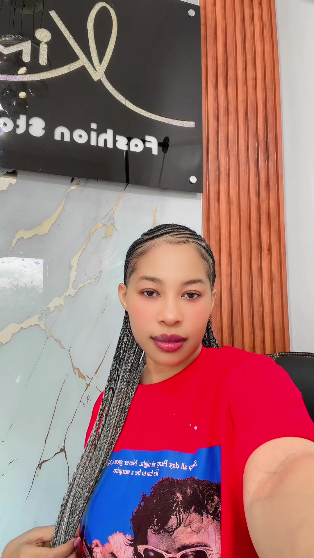 @OFFICIALKIMNANA📸