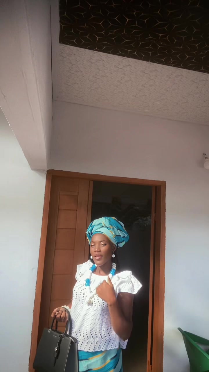 @CHEZ MISS HELENA 🛍💋🇨🇮
