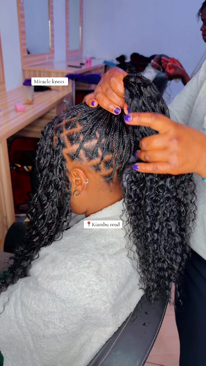 @GEECURLY SALON