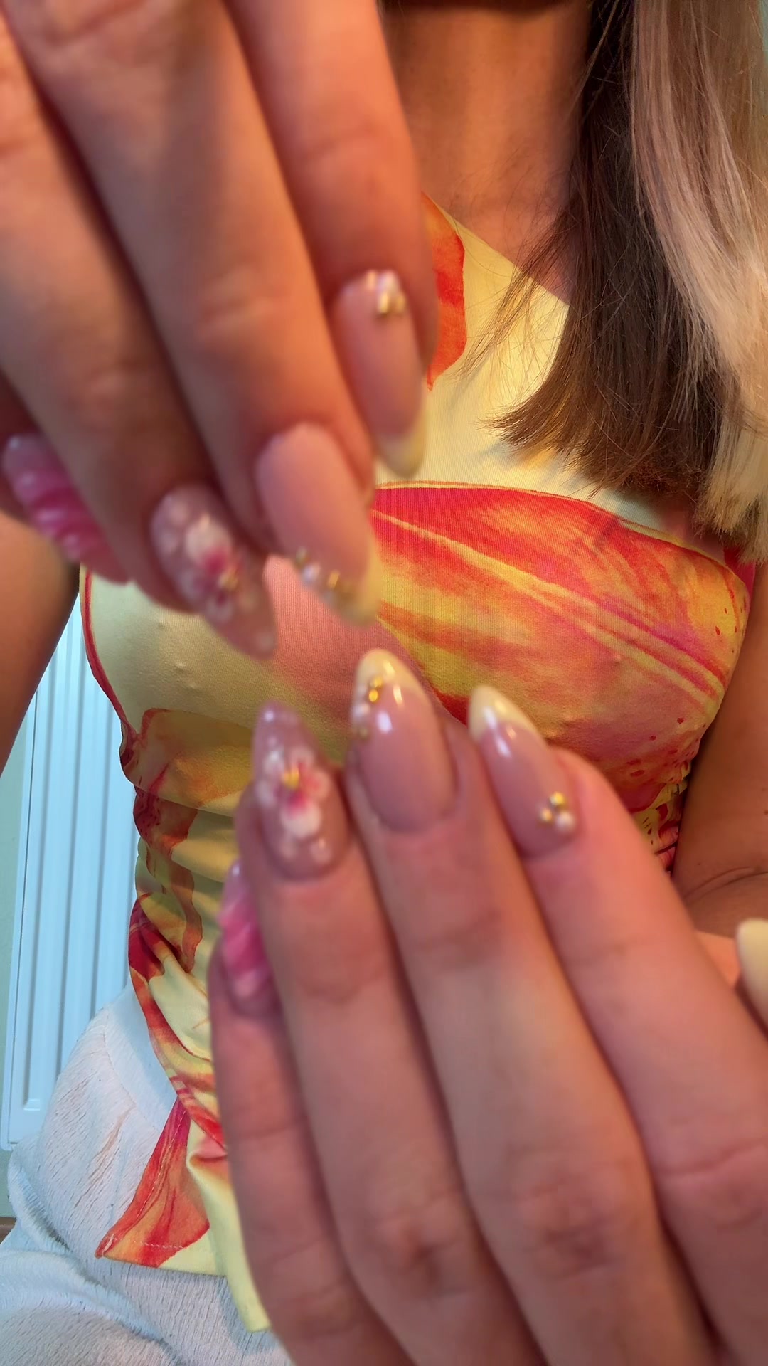@larissaolivia💛🌼🍯