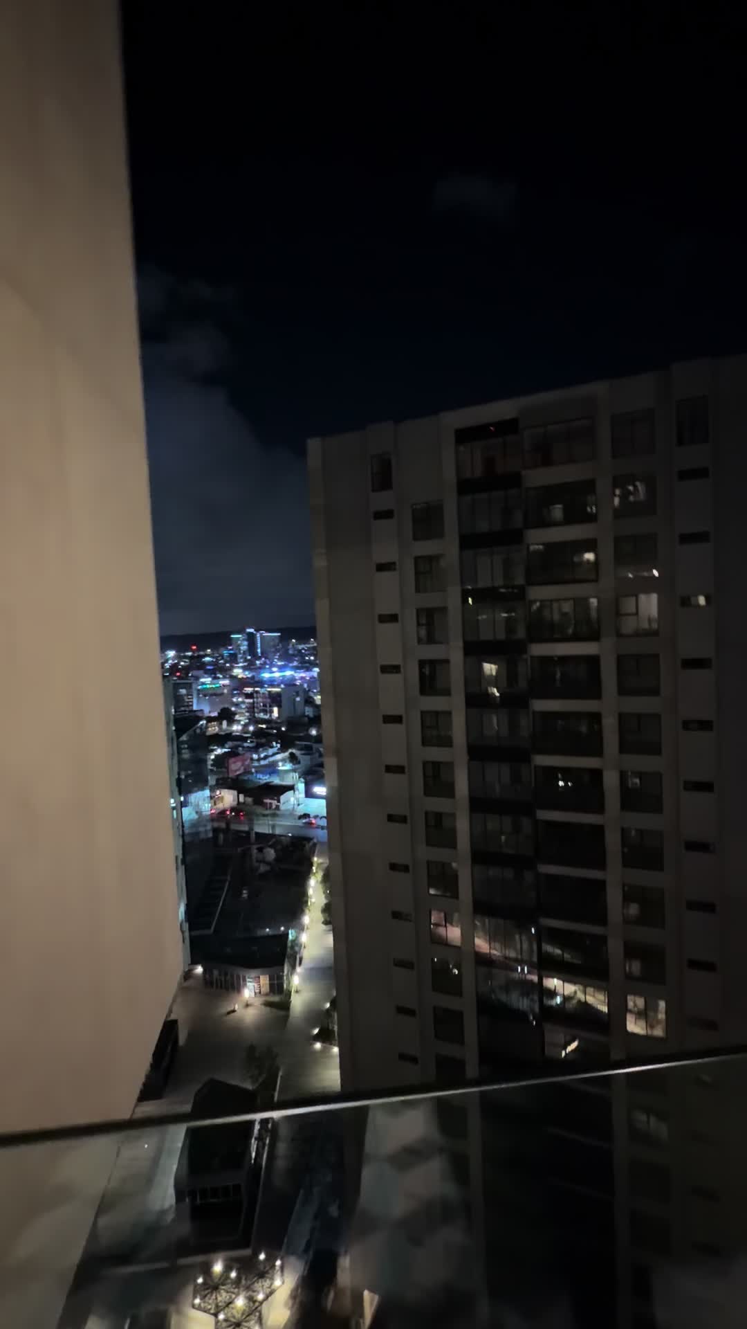 @J R