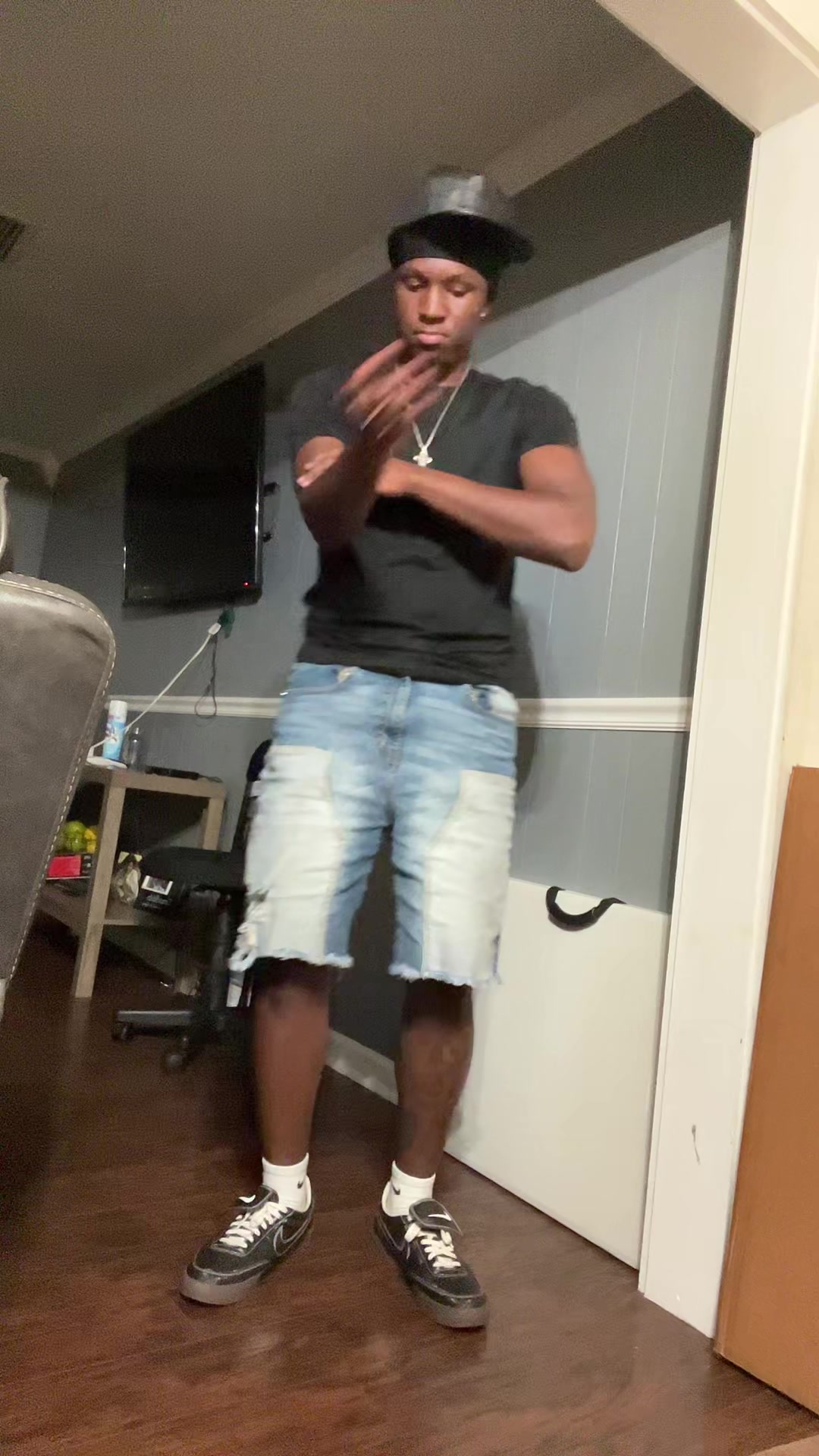 @useruno