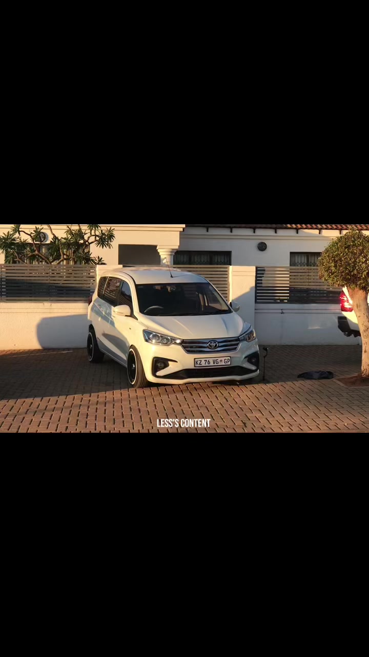 @Bra Less Stance Media