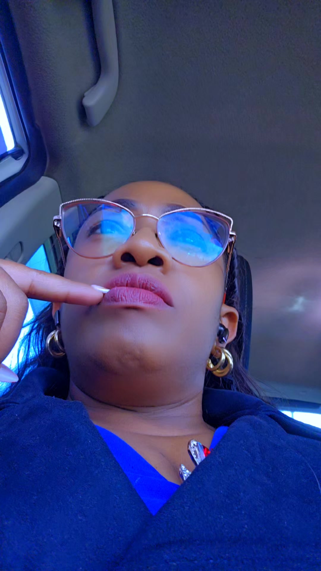 @LIzz Wangui