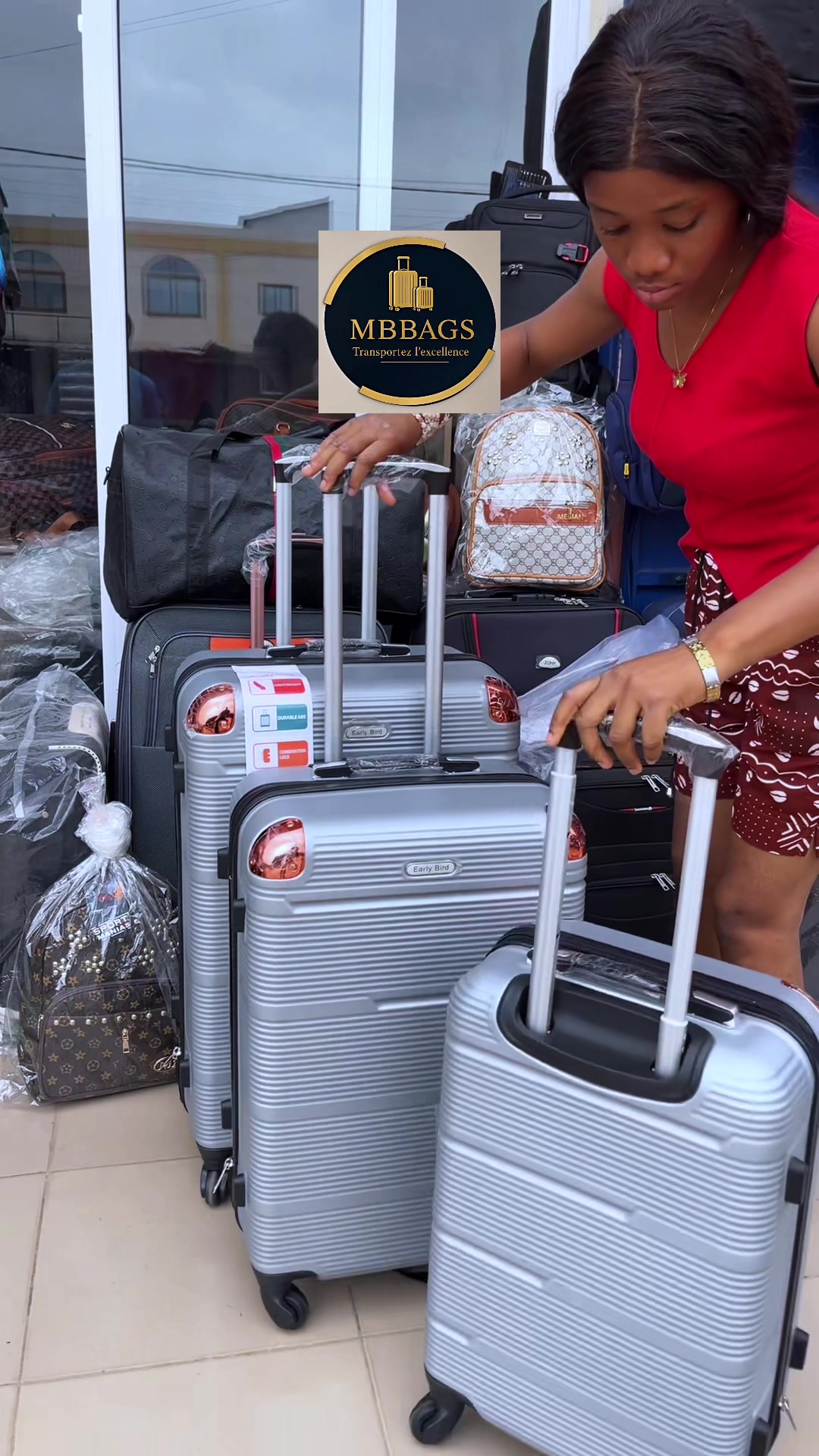 @Vendeur de valises &agrave; lom&eacute;