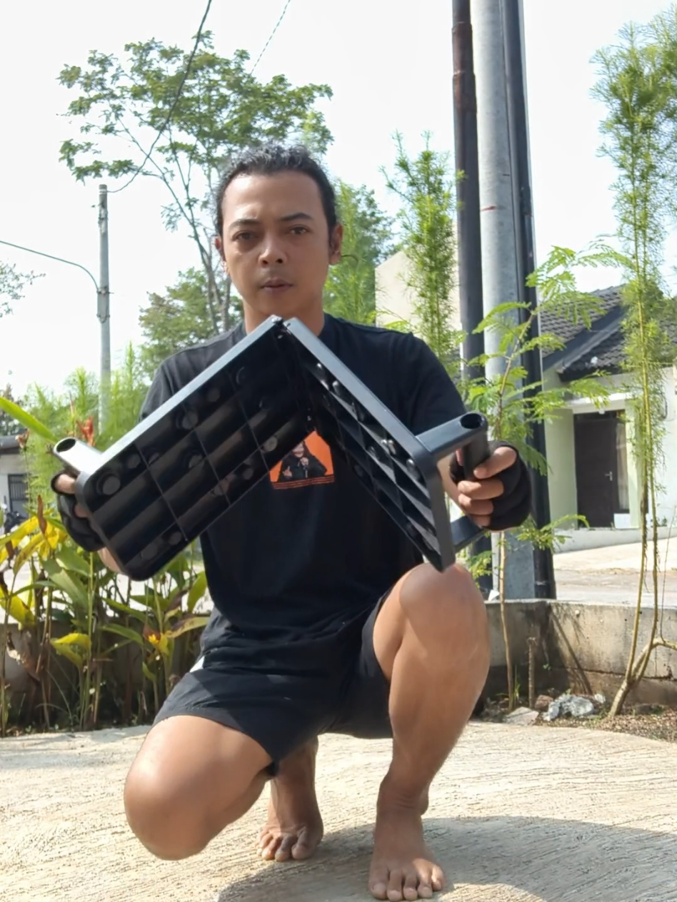 @R B