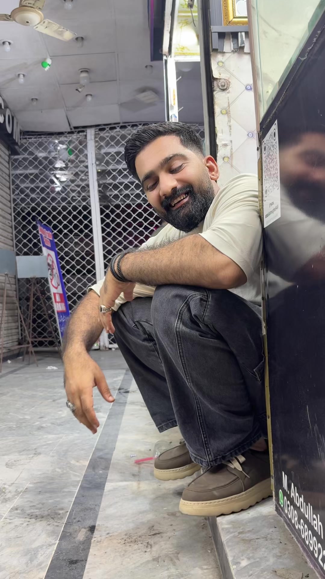 @Husnii_bawa1991