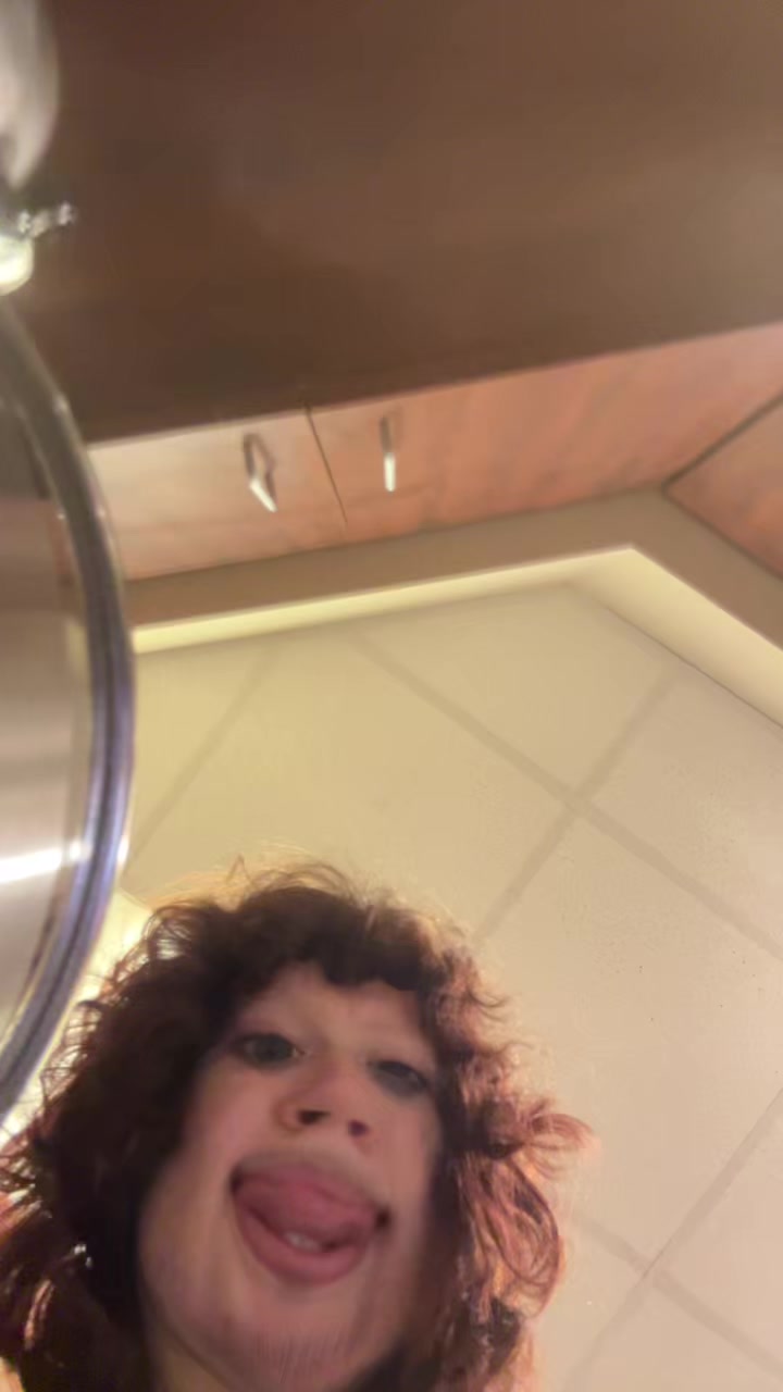 @🦦