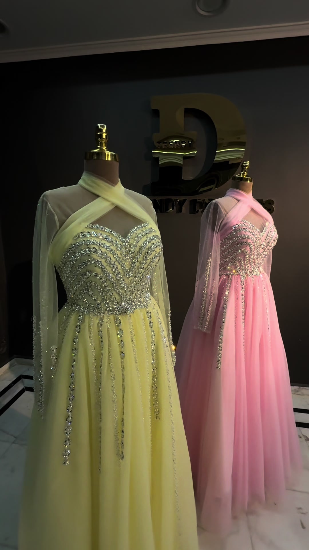 @TRENDY DRESSES