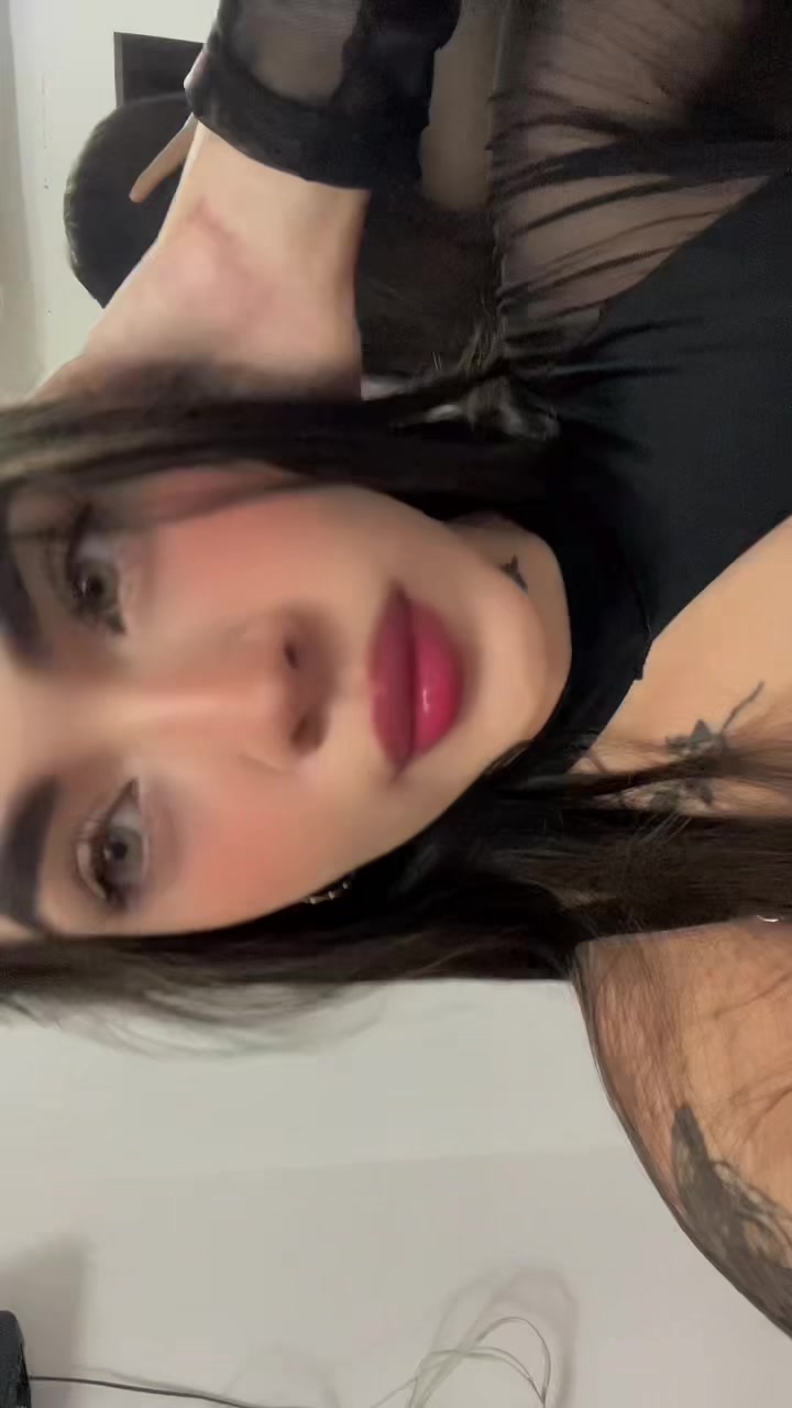 @𝓥𝓮𝓷𝓾𝓼𝓵𝓸𝓿𝓮𝓮