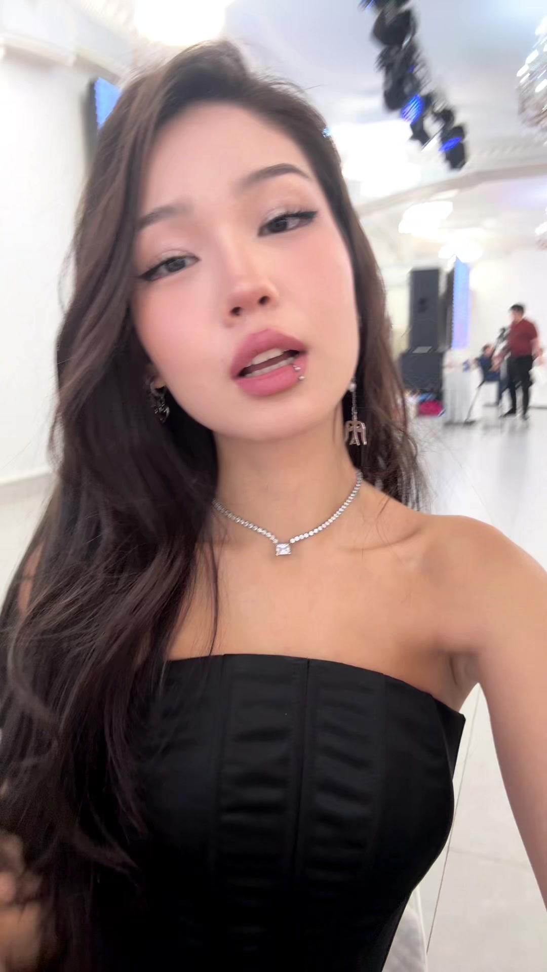 @2,184.8<33