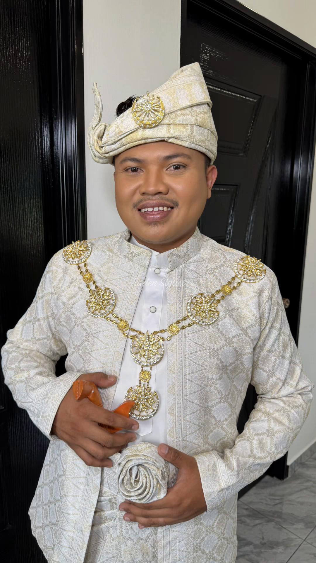 @Raden_GroomStylist