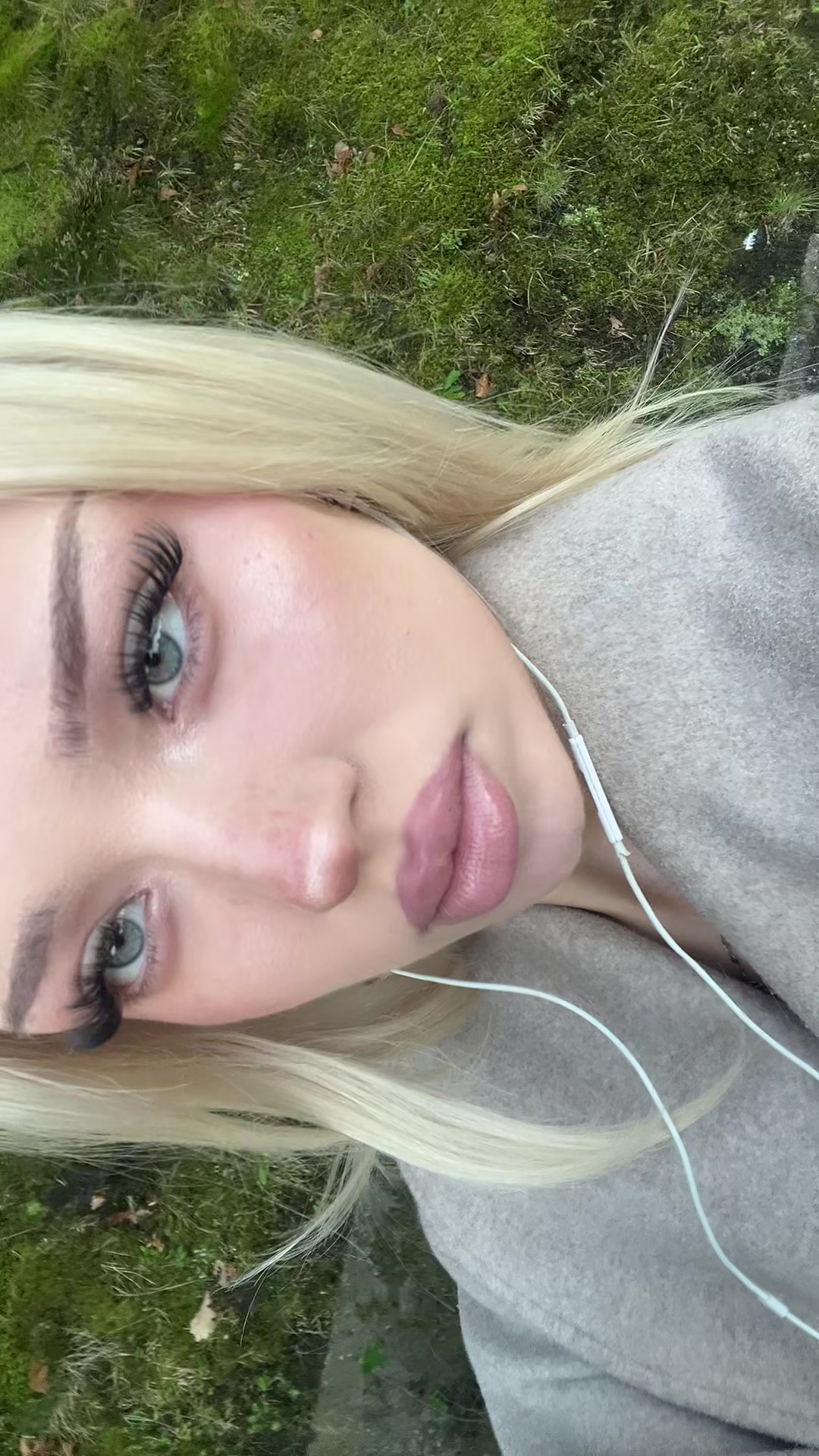@аня
