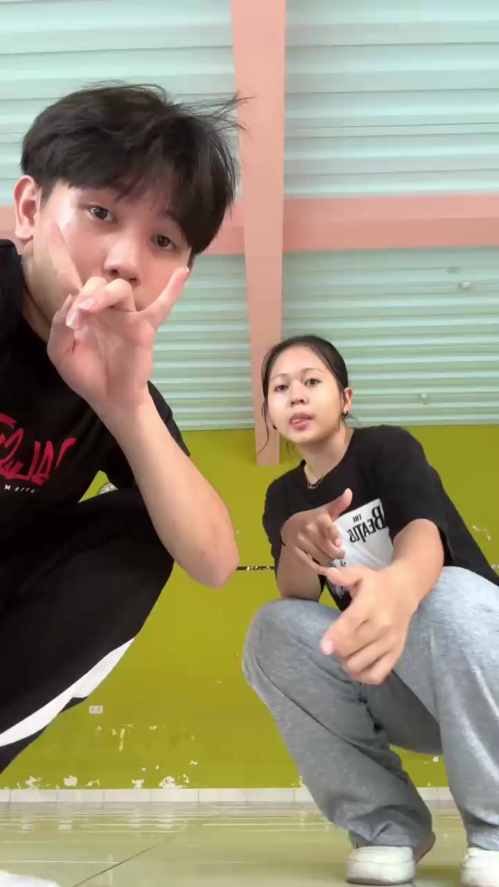 @𝐜𝐞𝐥𝐢𝐧𝐞.