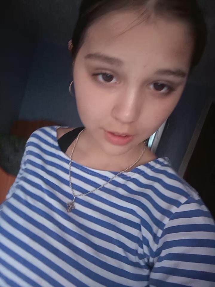 @)