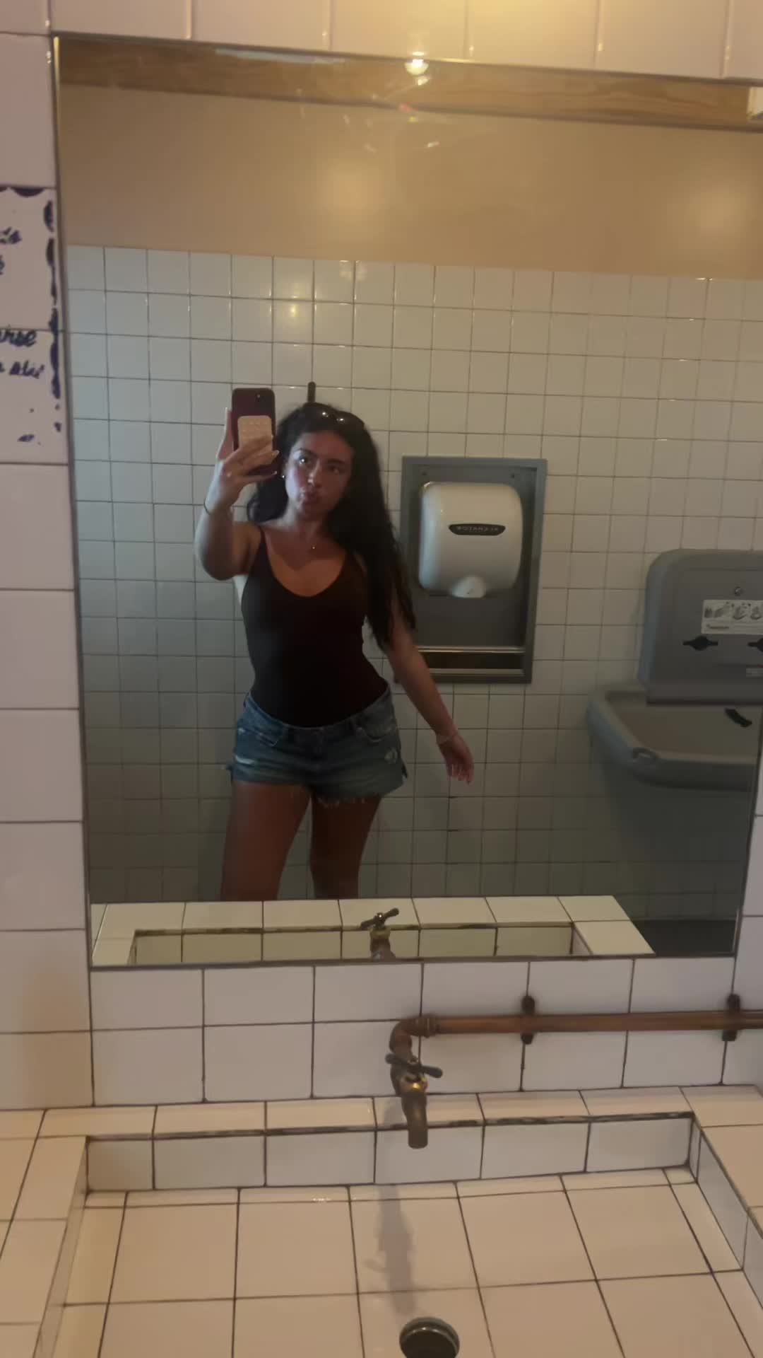 @Bella