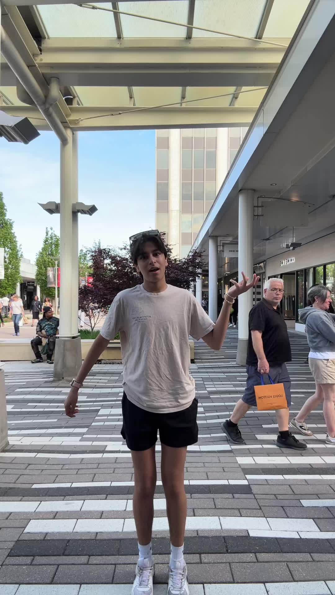 @E S H A N