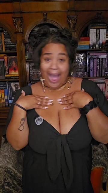 @Shaesicles 📚 Book Wyrm✍️