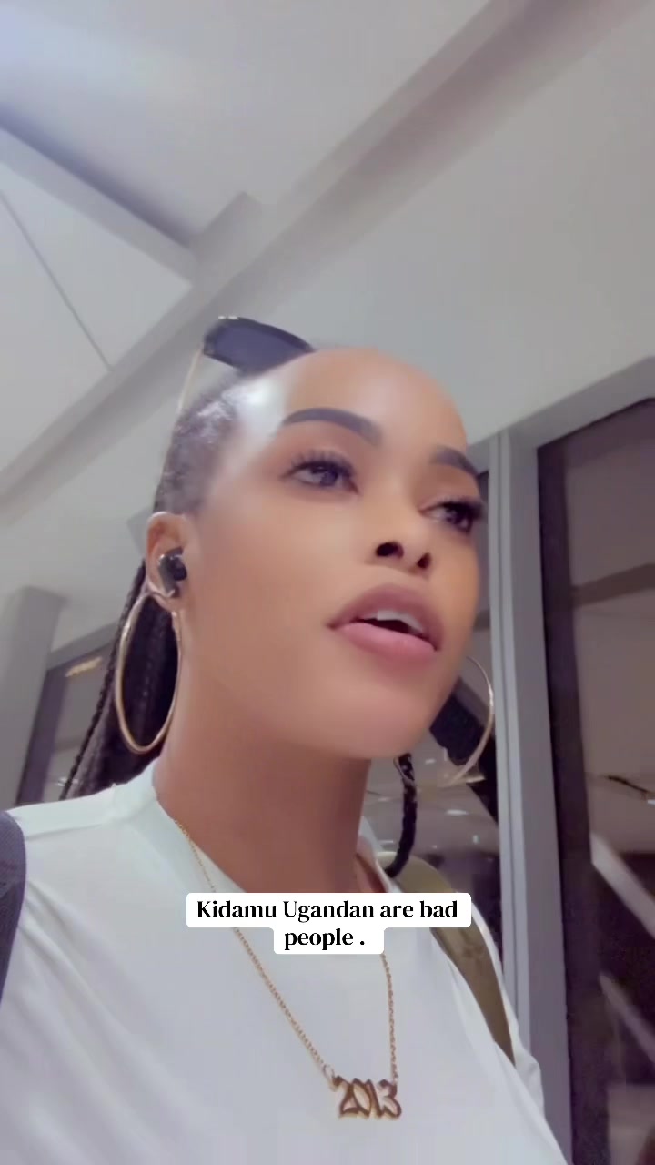 @Smiles🦄👑🦋