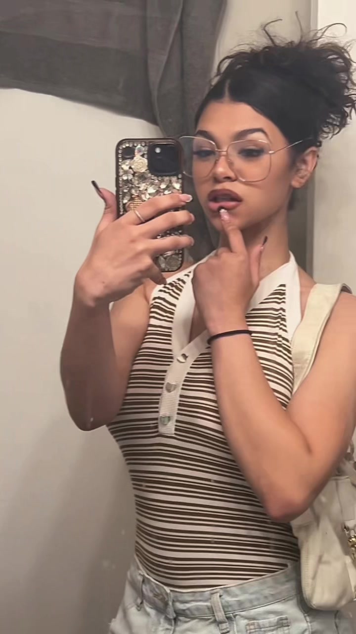 @daniela