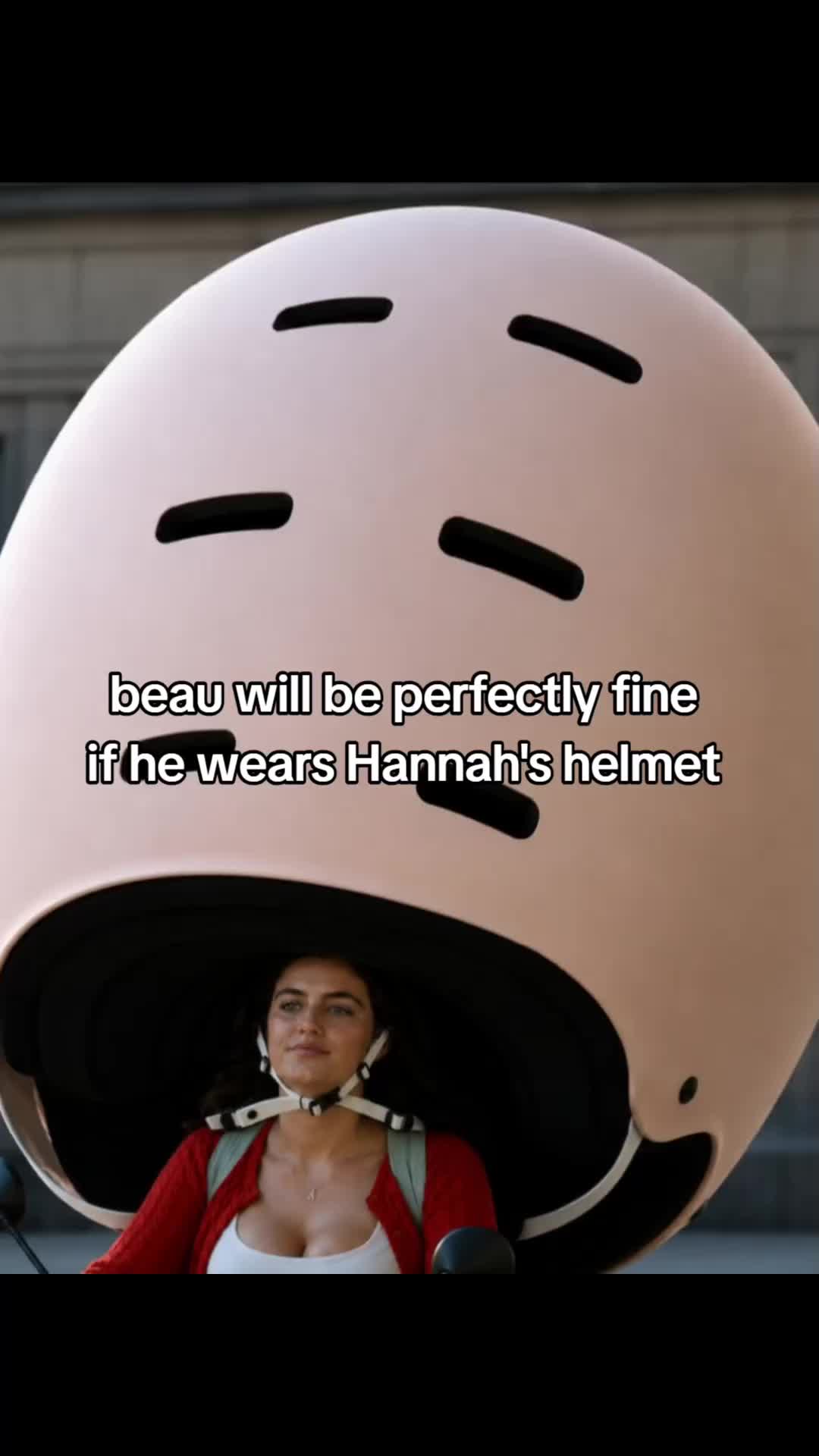 @THE OFFICIAL HELMET HANNAH