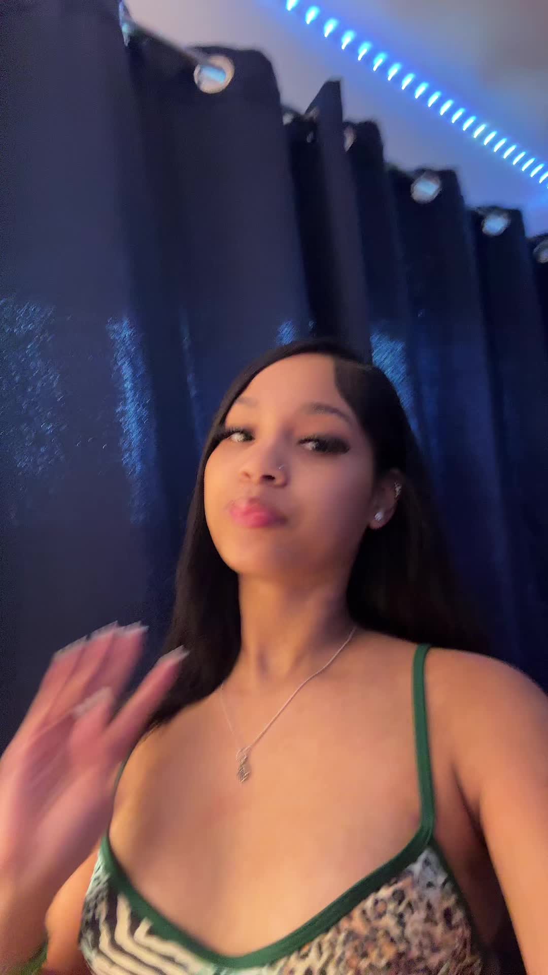 @LizzyB💚