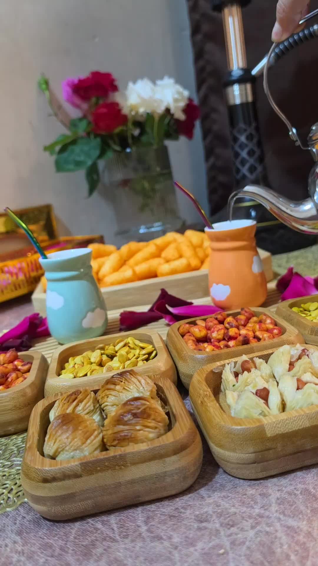 @حْوْرْ آلْعْيْنْ.