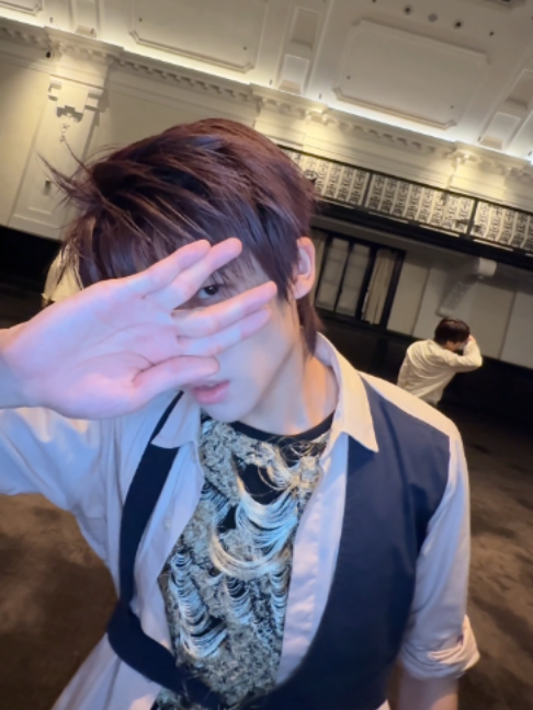 @CLOSE YOUR EYES