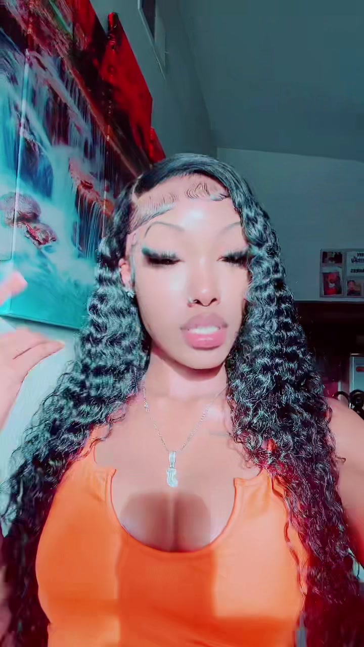 @🫦