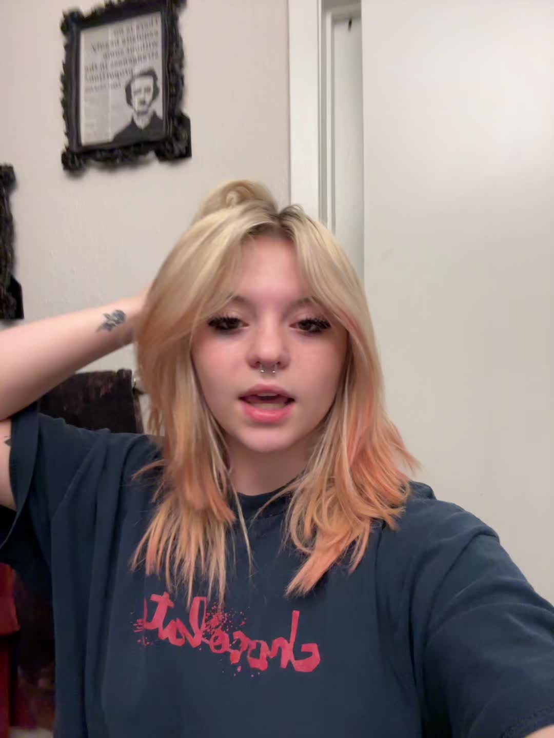 @:3