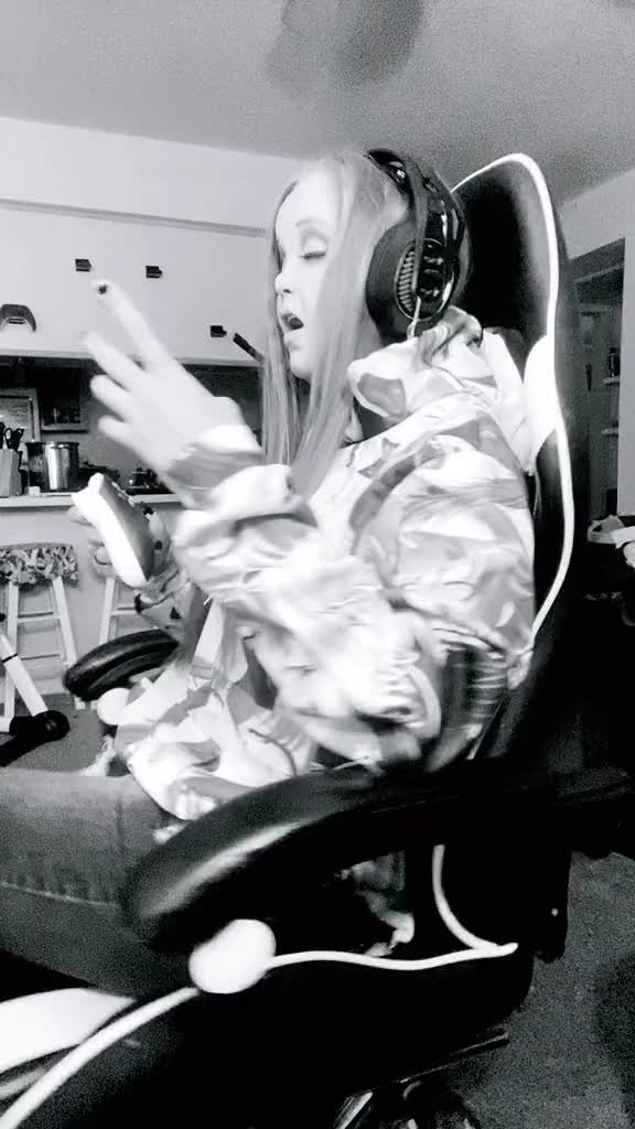 @LaKrishaR