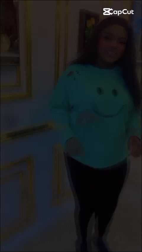 @AYOMIKUN 💕