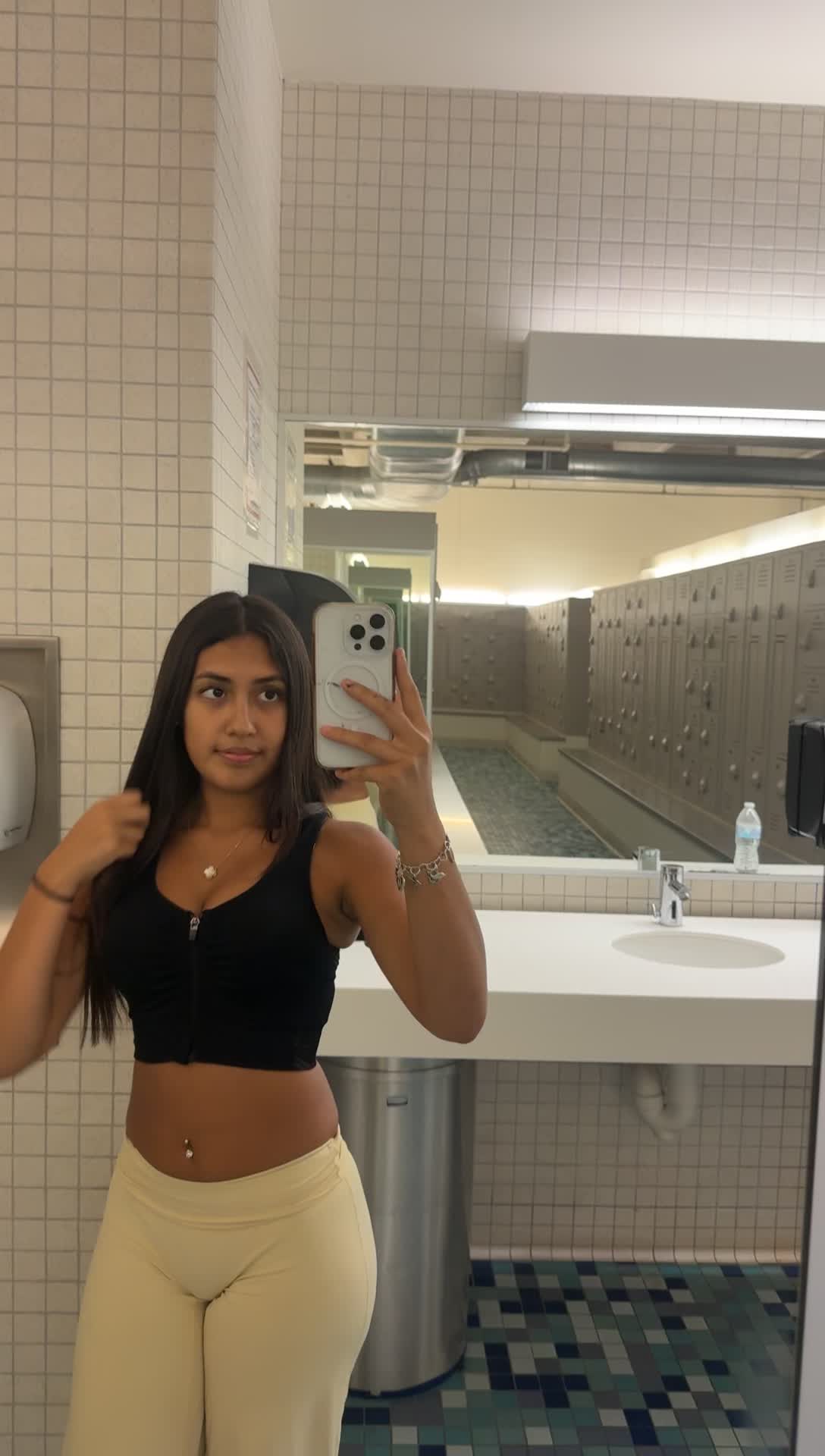 @⊱✿⊰