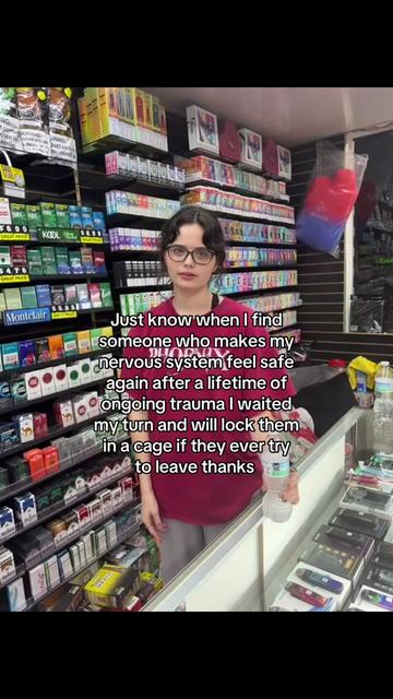 @Emily☮️