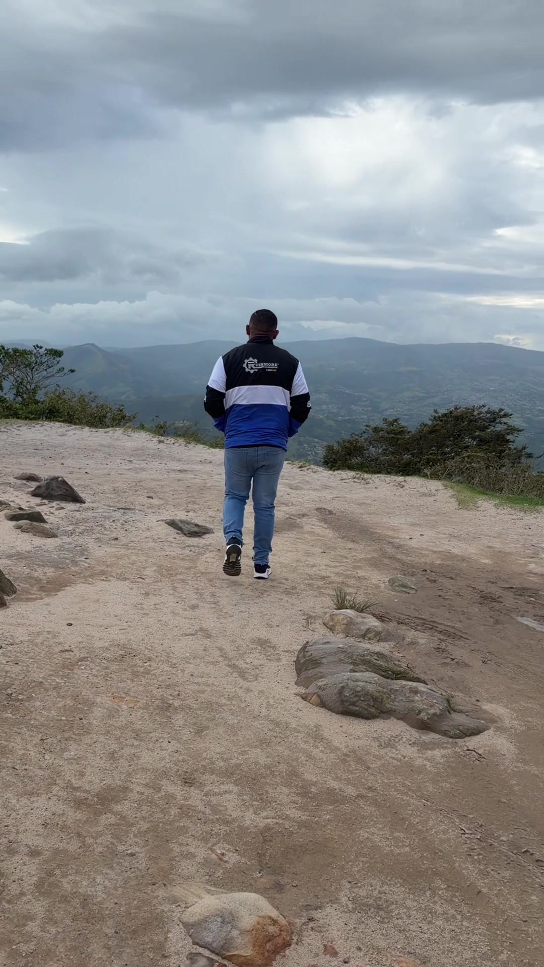 @V&iacute;ctor Aponte