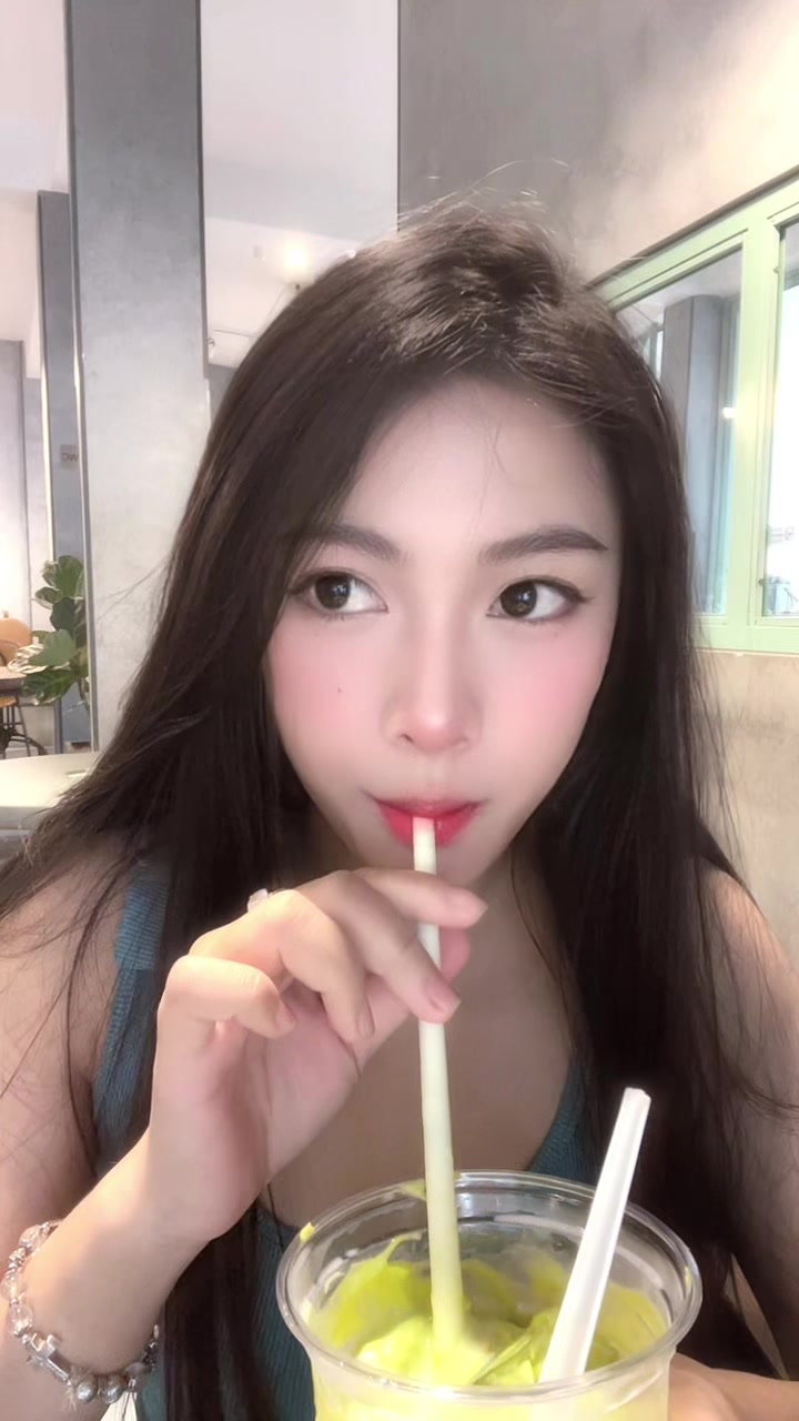 @Phượng th&iacute;ch ngắm m&acirc;y