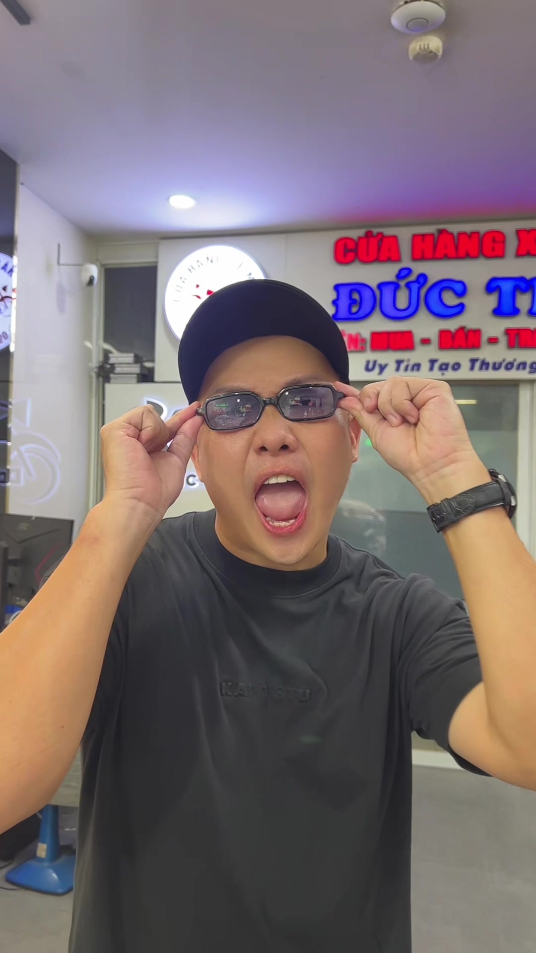 @Huy (em ruột Tiến chiều khách)