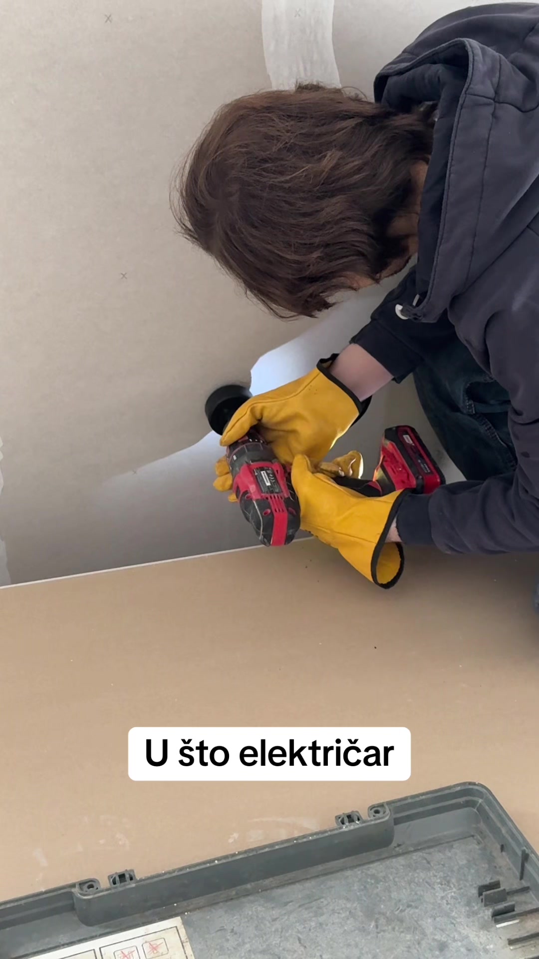 @Maksim Električar