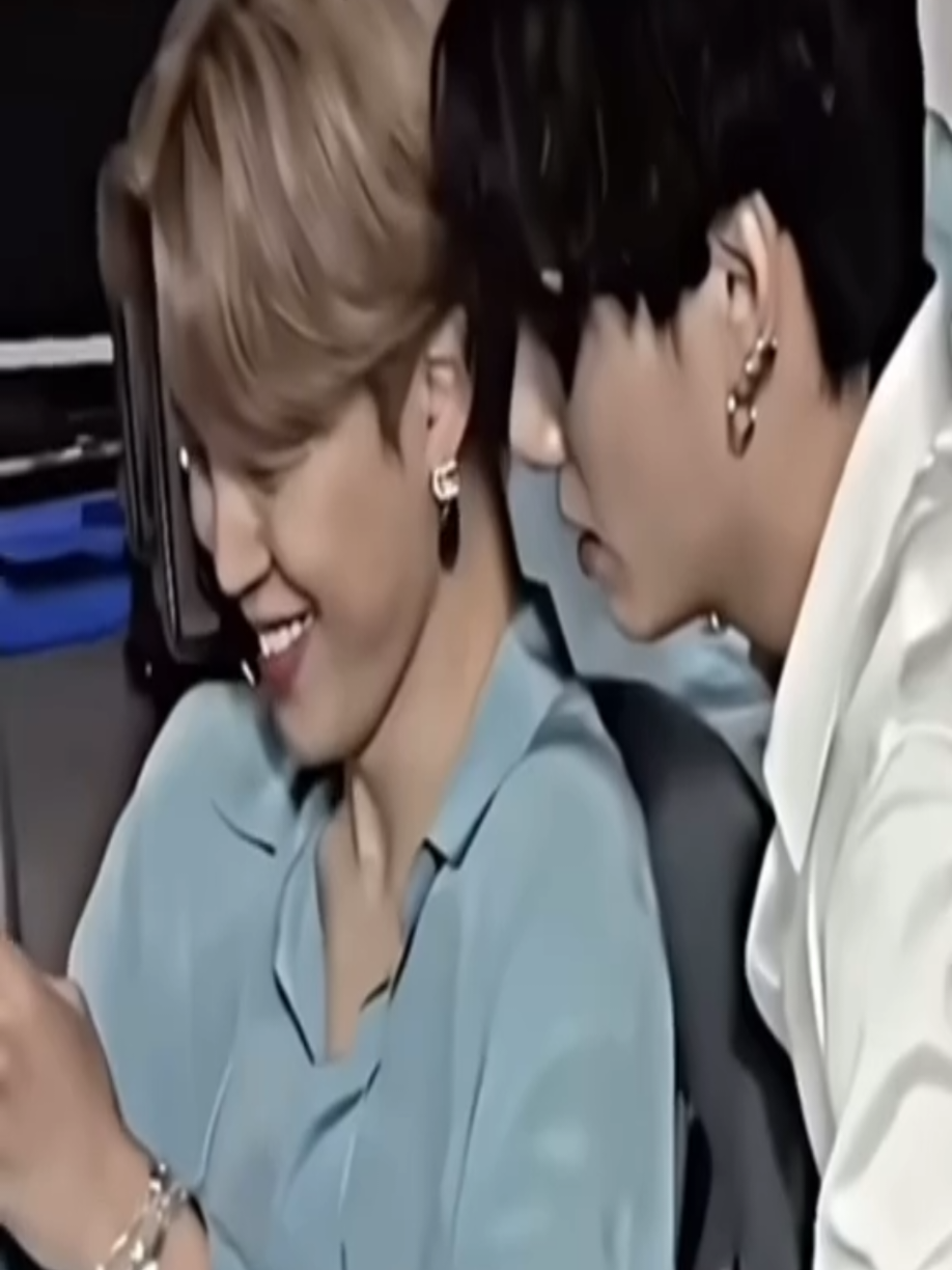 @💜ᗷTS⟭⟬💜 ARMY