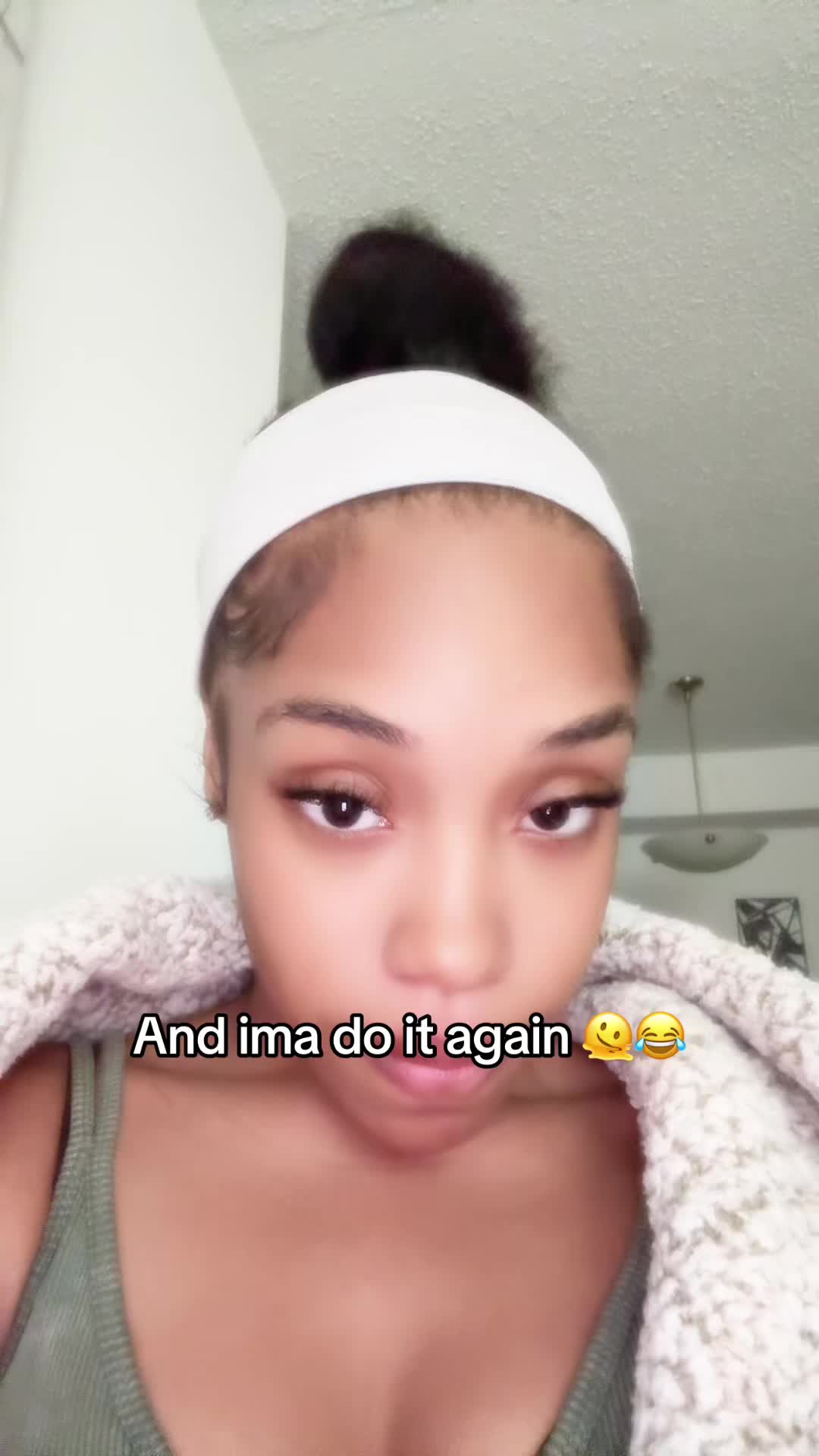 @Icedbyniya._
