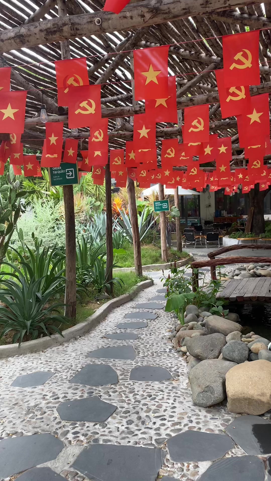 @Hồng Ph&uacute;c