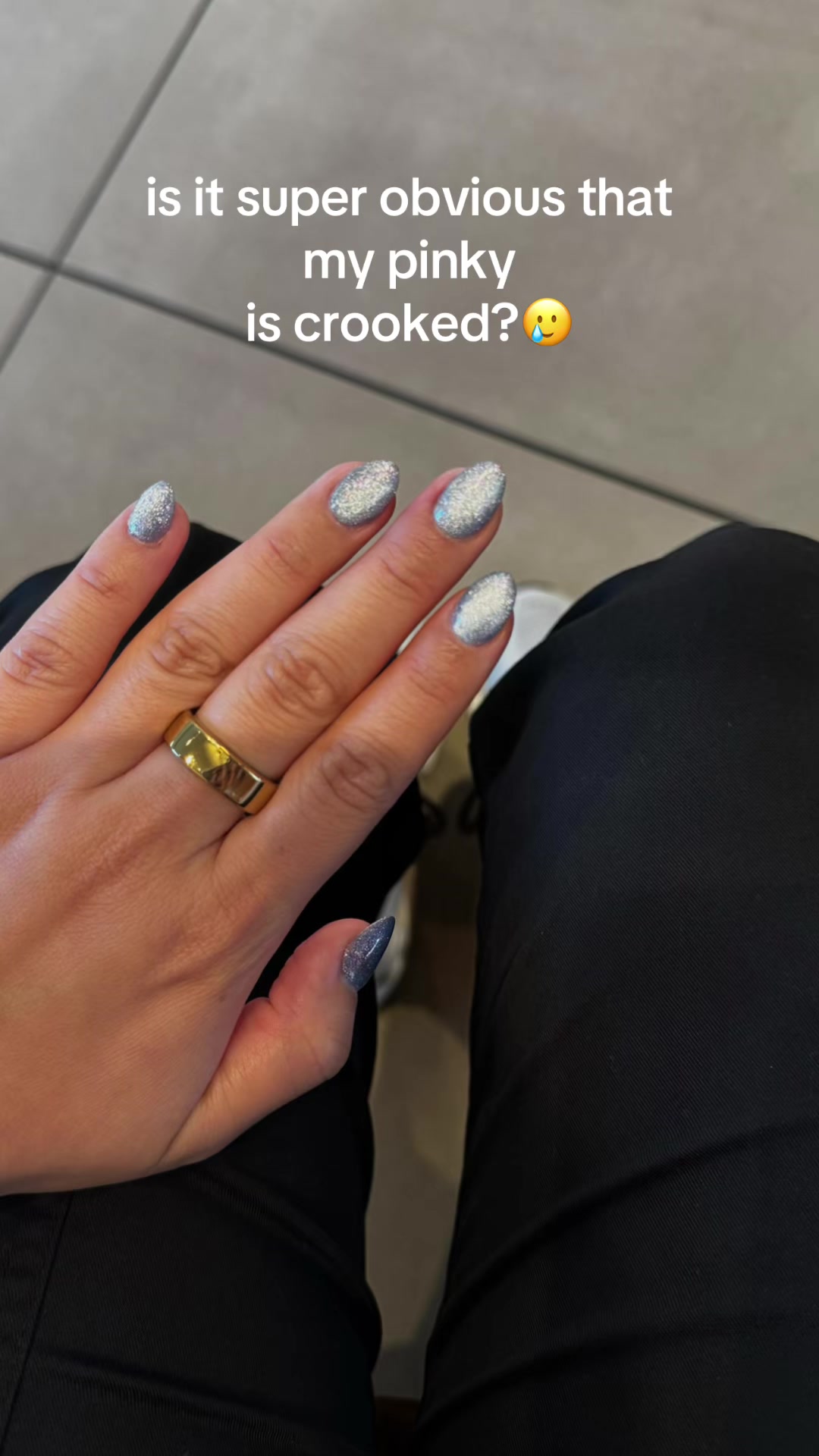 @👩🏽🦲